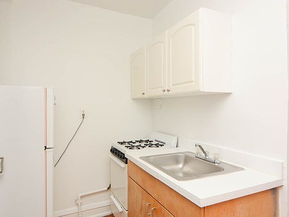 4th image of 3304 W Schubert Ave #I1