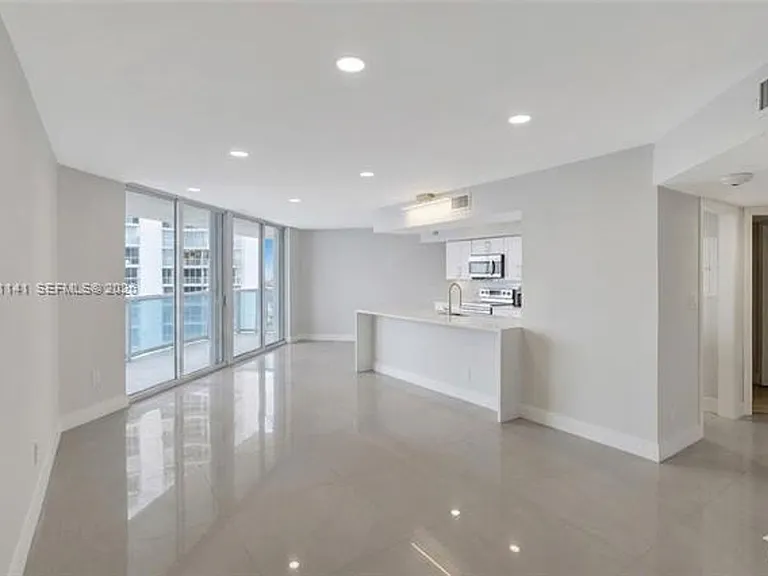 16485 Collins Ave #932 — Photo 6