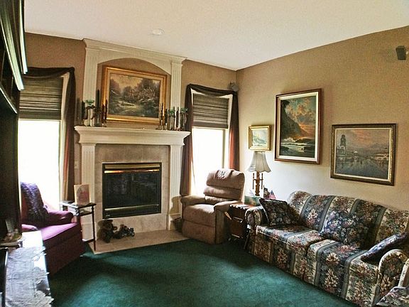 3rd image of 1610 W Oxford Ct