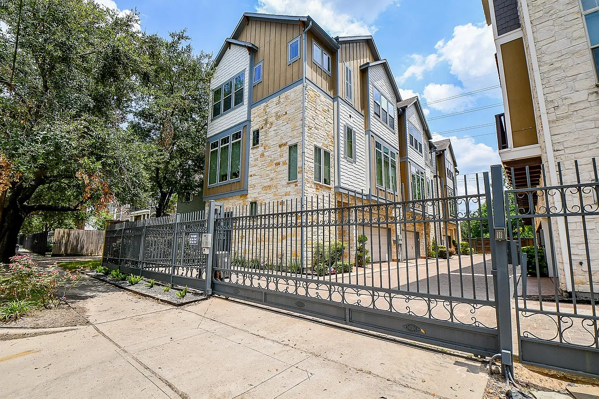Building Photo - 818 Yale St #A