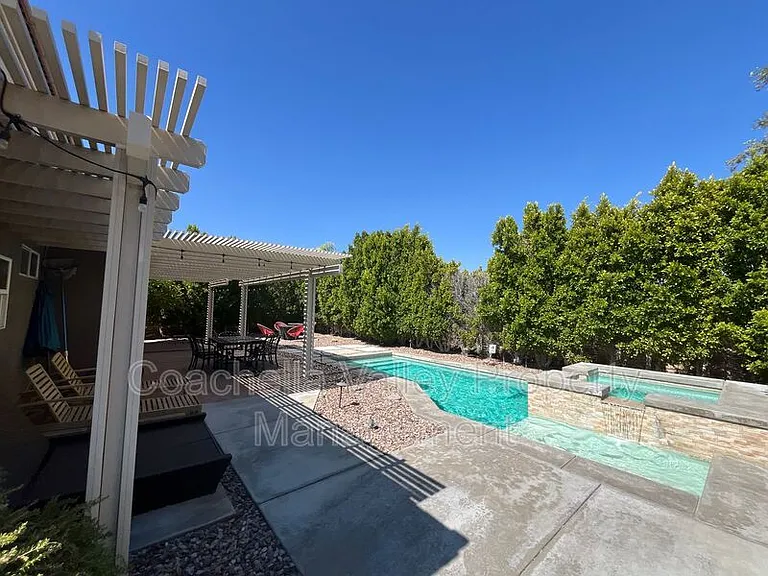 2162 Shannon Way — Photo 8