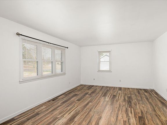 3rd image of 10 James Dr