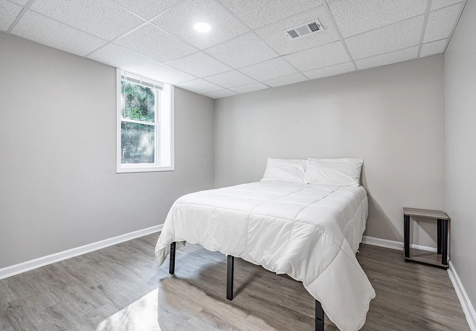 4 bed, 4.0 bath, 1622 sqft, $966 — Photo 1