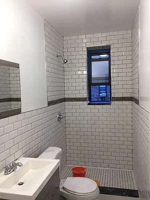 Rented by Metroline Realty | media 12