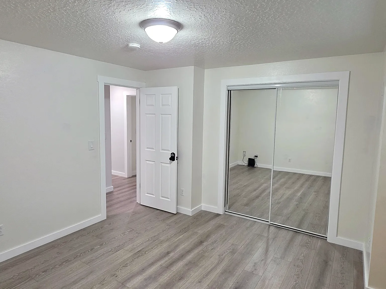 4 bed, 2084 sqft, $750 — Photo 2