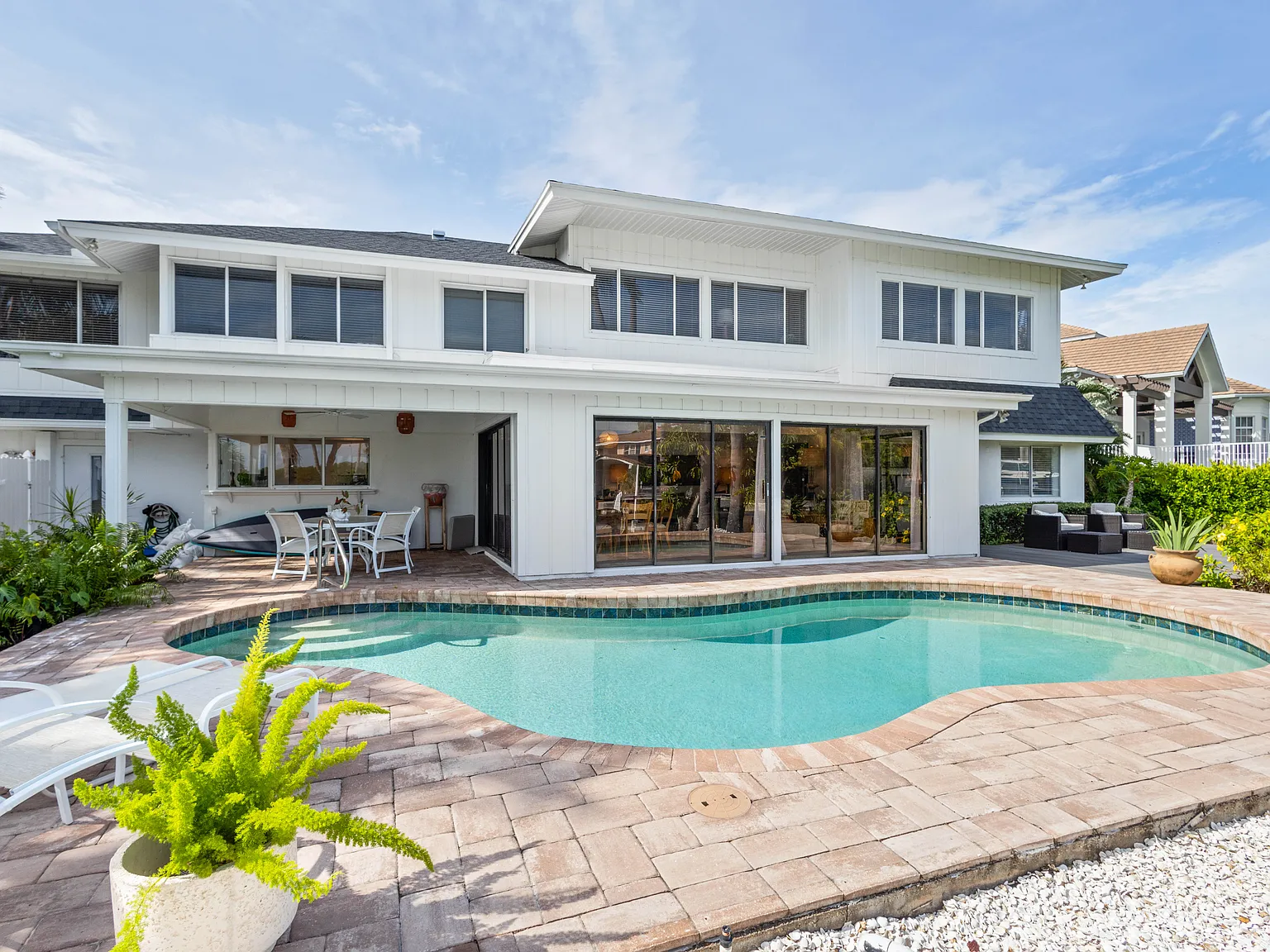 4 bed, 3975 sqft, $30,000 — Photo 1