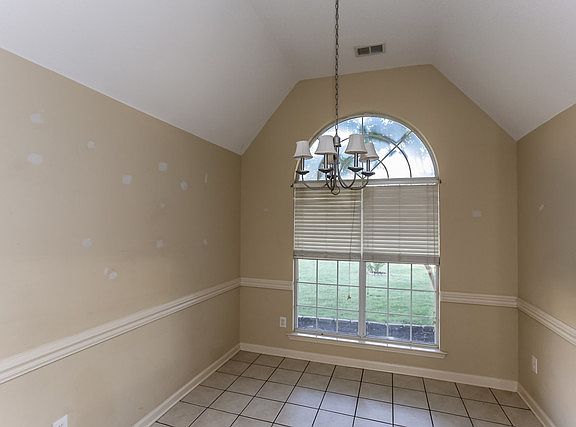 3rd image of 160 Susanne Dr