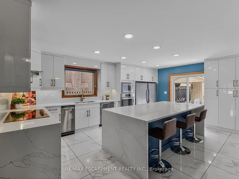 41 Candor Cres — Photo 1