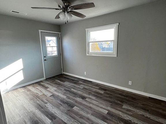 4th image of 33 7th St #2B-1BA-1180SQFT