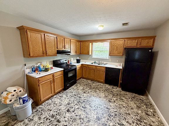 2nd image of 115 Carey Ct