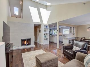 647 Sharp Park Rd, Pacifica, CA 94044