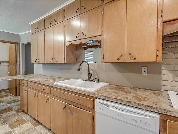 2nd image of 717 W C Ave