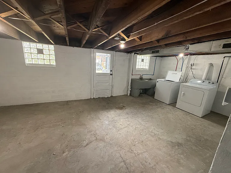 158 Frank St — Photo 12