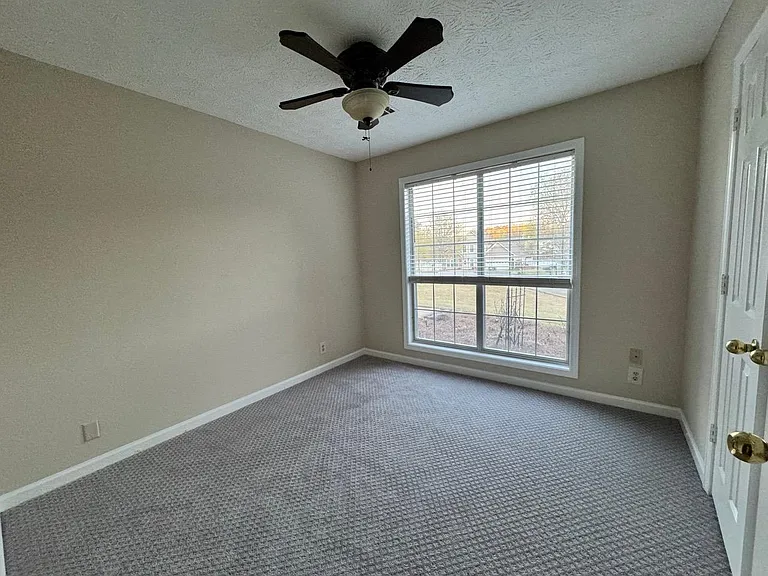 215 Lisbet Ct — Photo 20