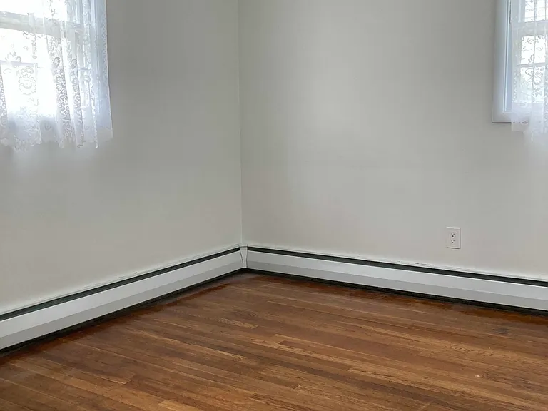 320 Leslie Dr — Photo 17