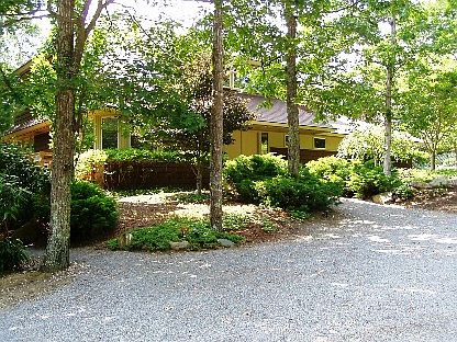 1st image of 55 Pepperidge Ln