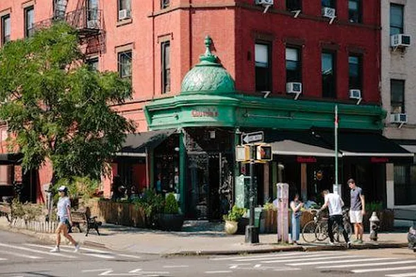 Sold by Compass | media 22