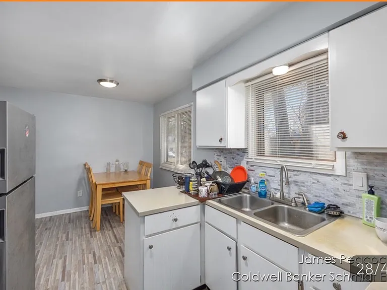 2182 Burton St SW — Photo 4