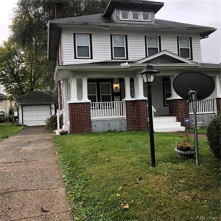 215 W Perrin Ave photo 1