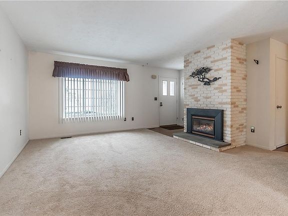4th image of 256 Greenway Blvd