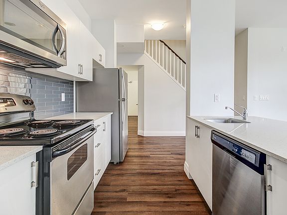 3rd image of 77 Keewatin Ave #1-Bedroom