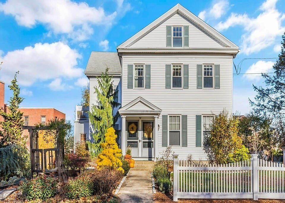 1st image of 17 Avery St #17