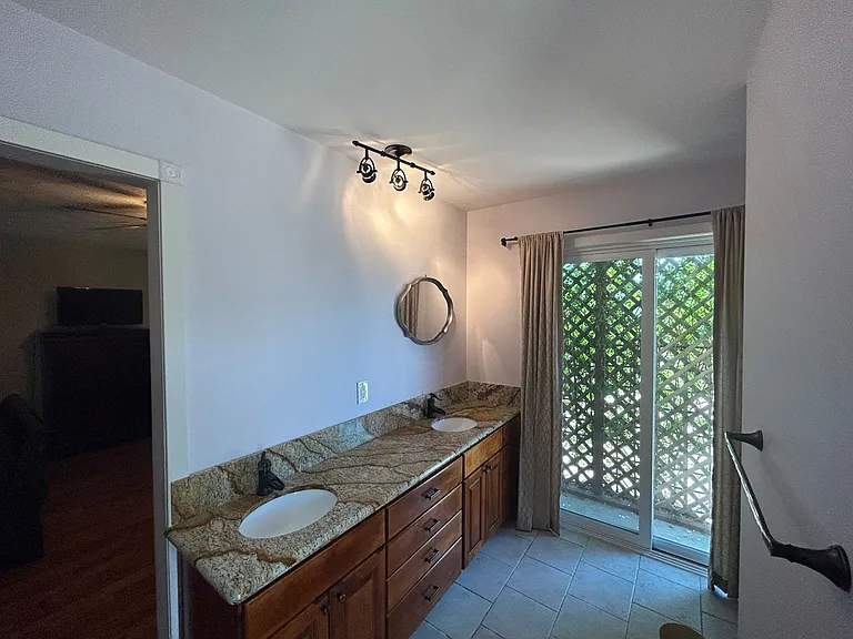 420 Osborne St — Photo 22