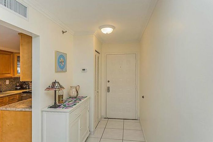 Spacious Newly Renovated in Boutique Oceanfront Building