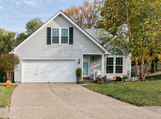 8122 Village Point Dr, Louisville, KY 40291