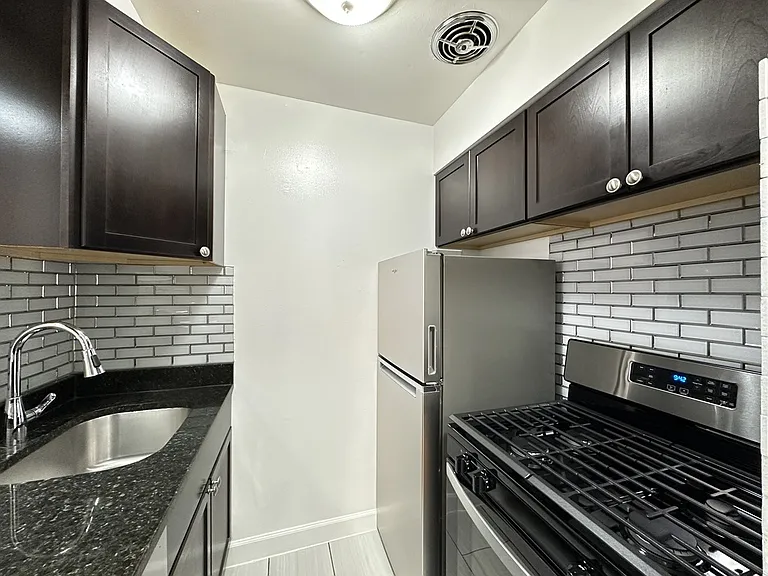 6830 N Sheridan Rd #264 — Photo 6