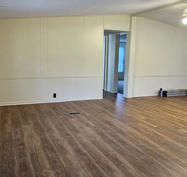 108 Davis Rd E — Photo 32