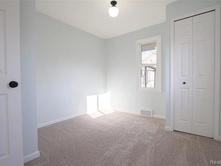 1308 E Milton Ave — Photo 10
