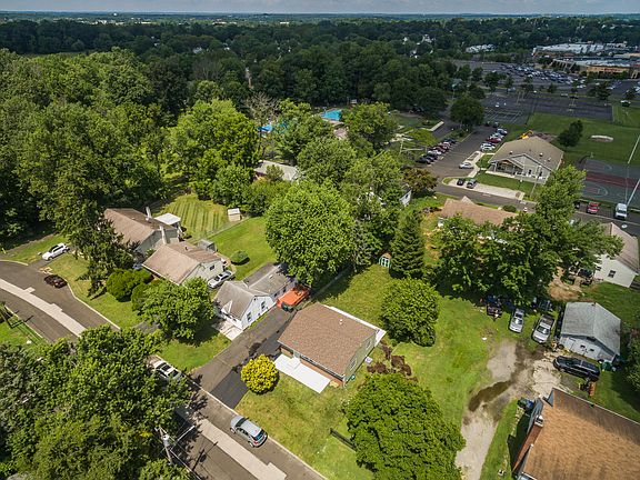 3rd image of 2559 Pierce Ave