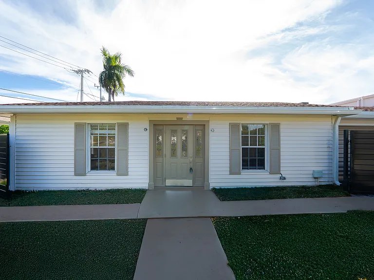 3199 NE 6th Dr — Photo 10