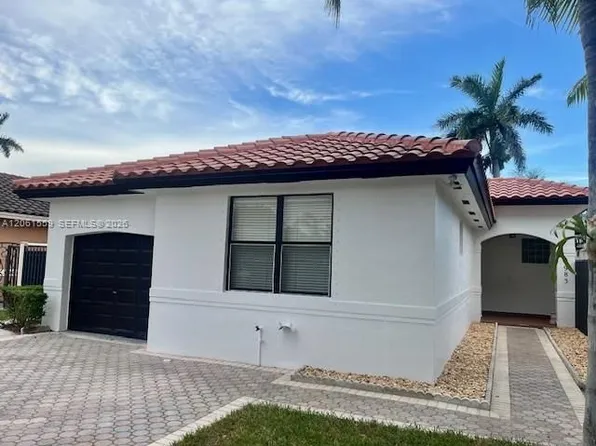 6983 SW 161st Pl, Miami, FL 33193