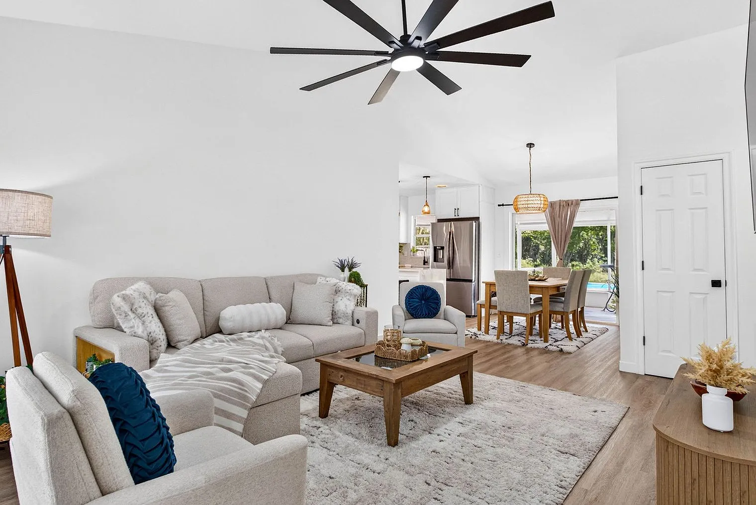 3 bed, 2.0 bath, 1194 sqft, $4,504 — Photo 2