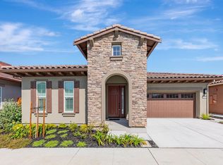 2141 White Oak Dr, Hollister, CA 95023