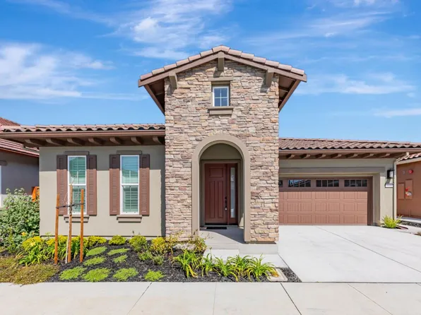 2141 White Oak Dr, Hollister, CA 95023