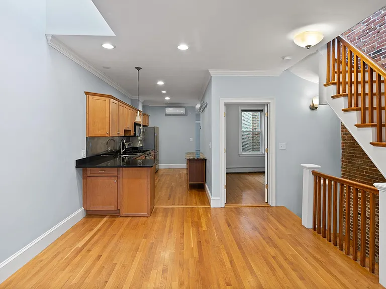 150 Salem St #4 — Photo 8