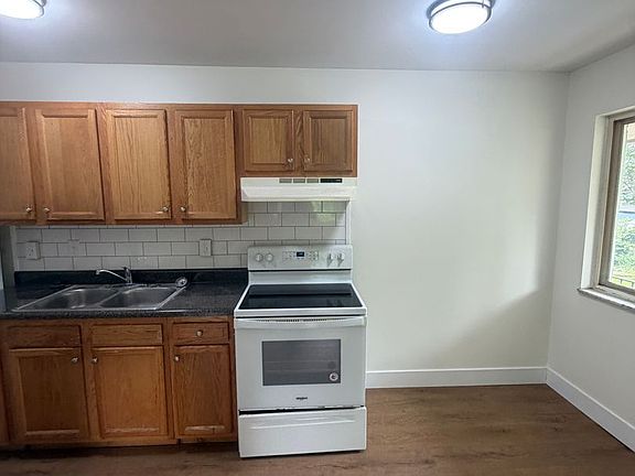 4th image of 1447 E Fulton St