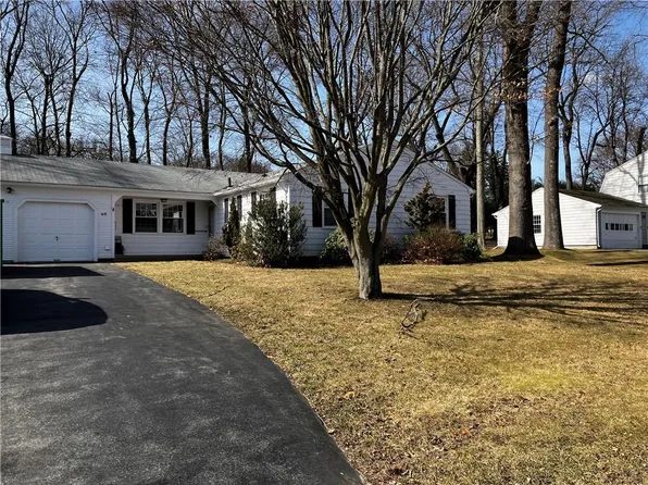 69 Carriage Dr, Lincoln, RI 02865