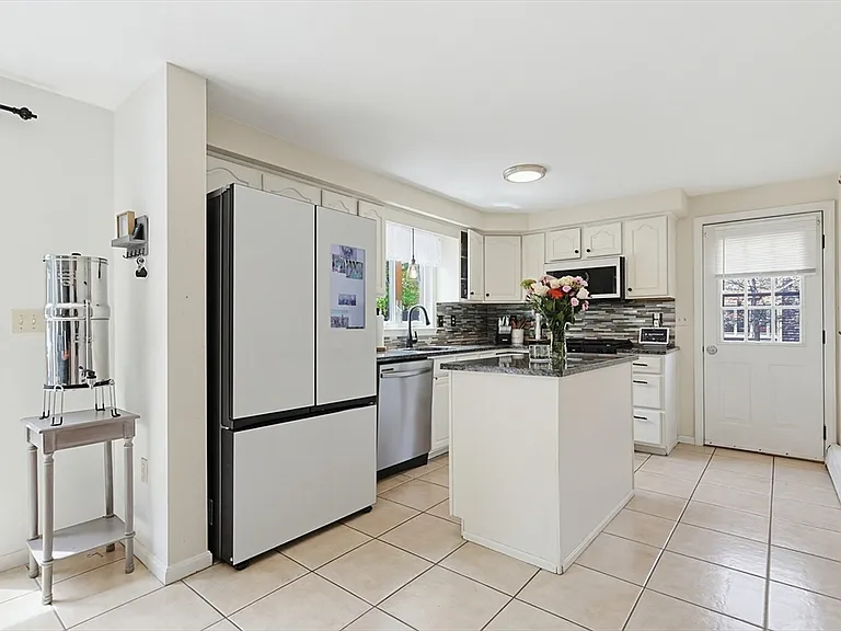 35 Millbrook Dr #35 — Photo 4