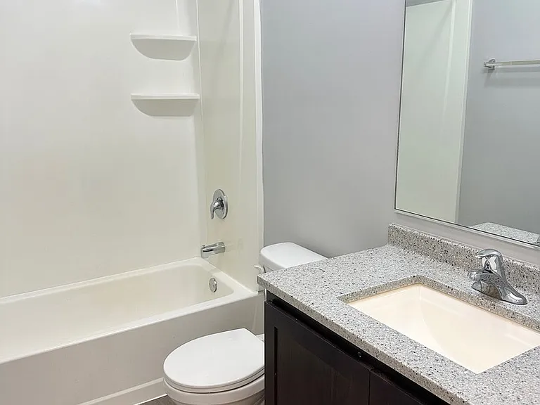 811 E Main St #1E — Photo 10