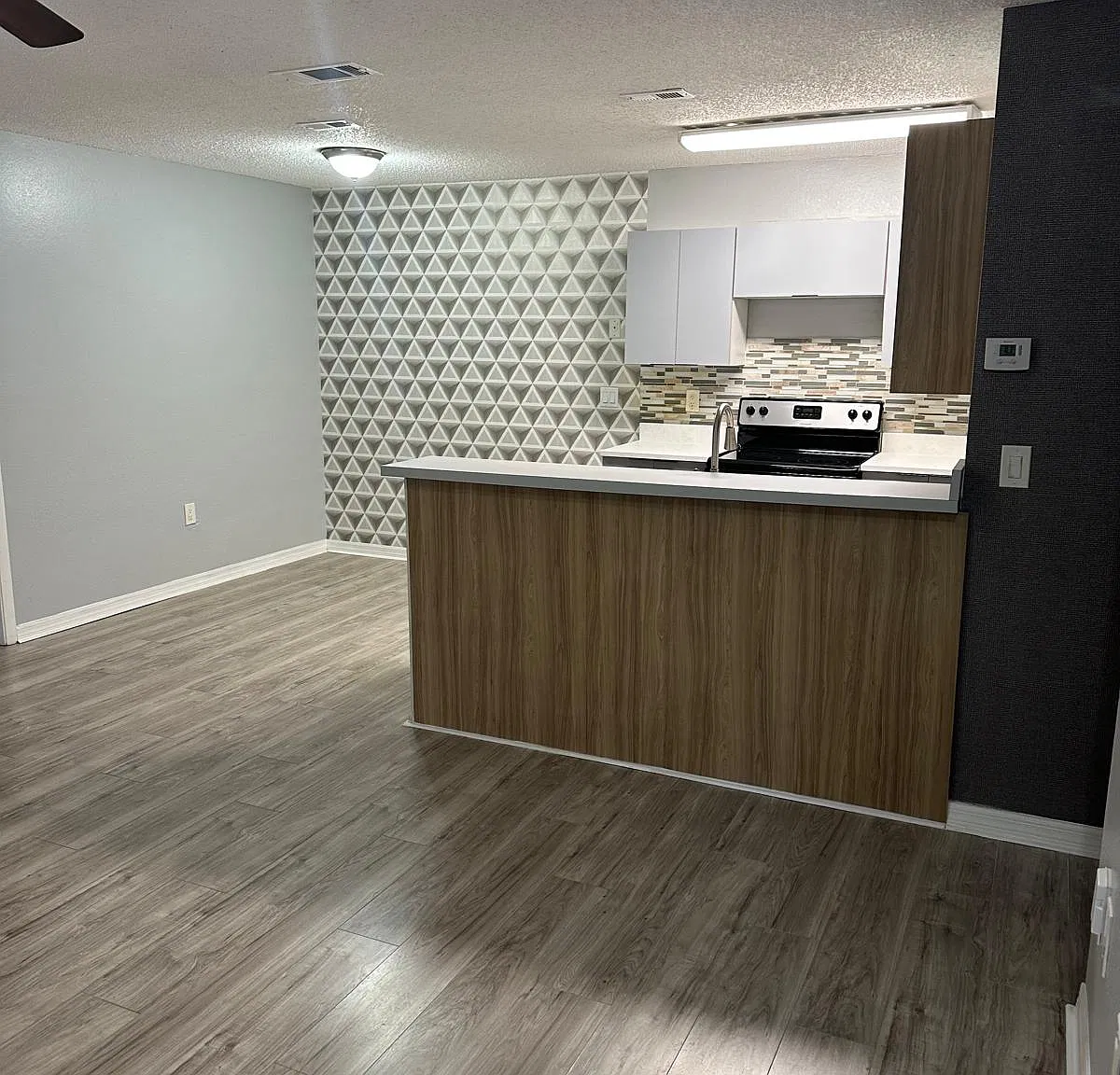 2 bed, 1019 sqft, $1,700 — Photo 3
