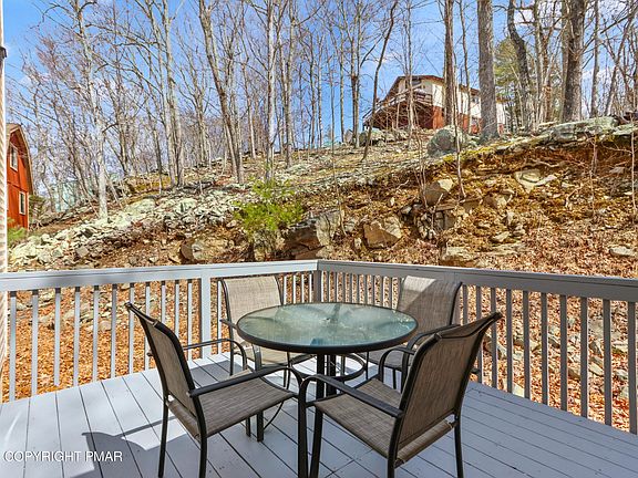 3rd image of 226 Regent St