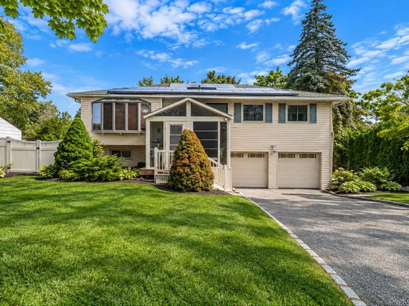 9 Mulberry Drive, Smithtown, NY 11787