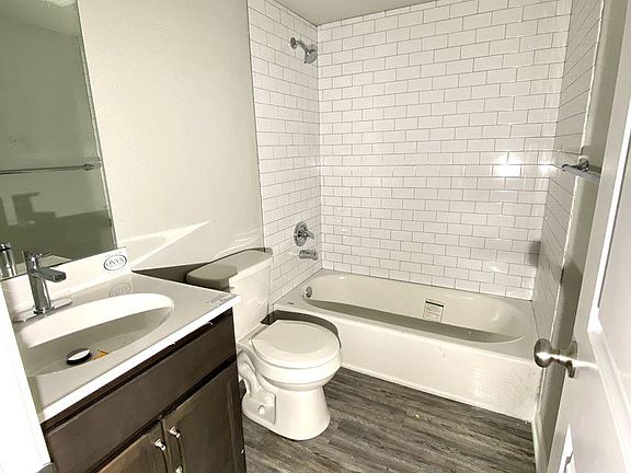 2nd image of 221 Garfield Ave APT B
