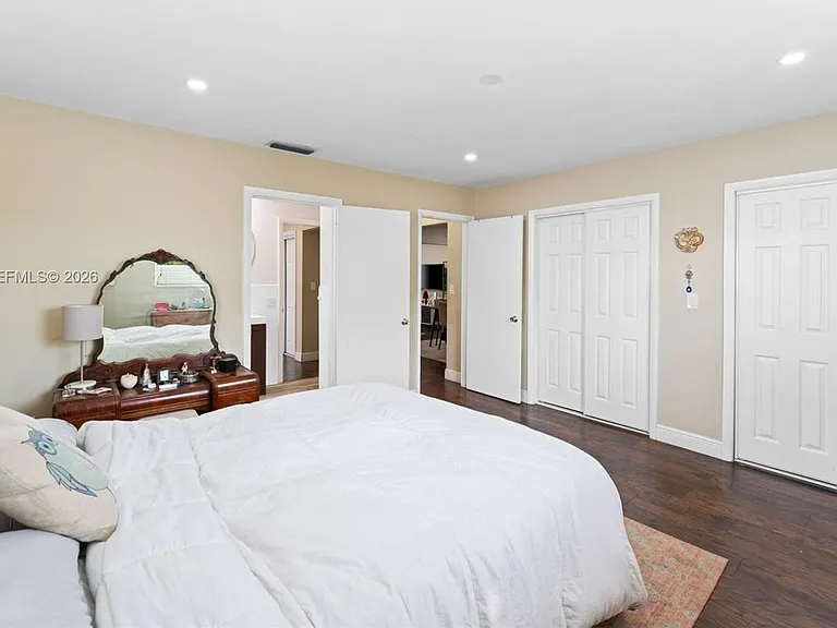 2311 SW 2nd St #0 — Photo 14