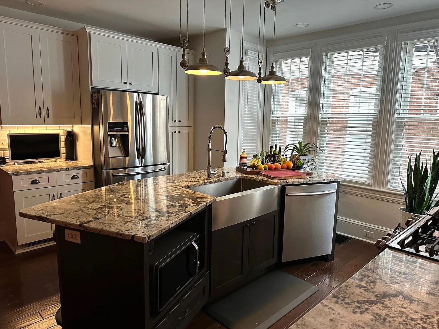 348 College Ave — Photo 2