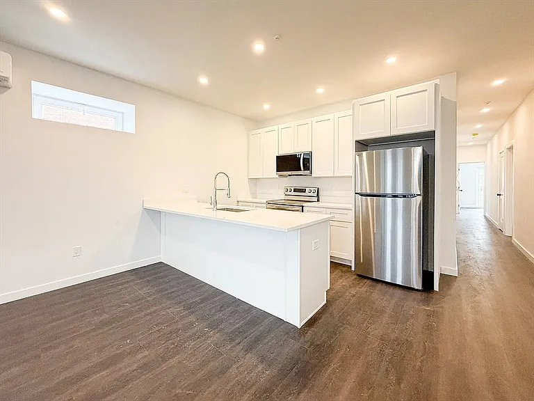 71 Perrin St #3 — Photo 1